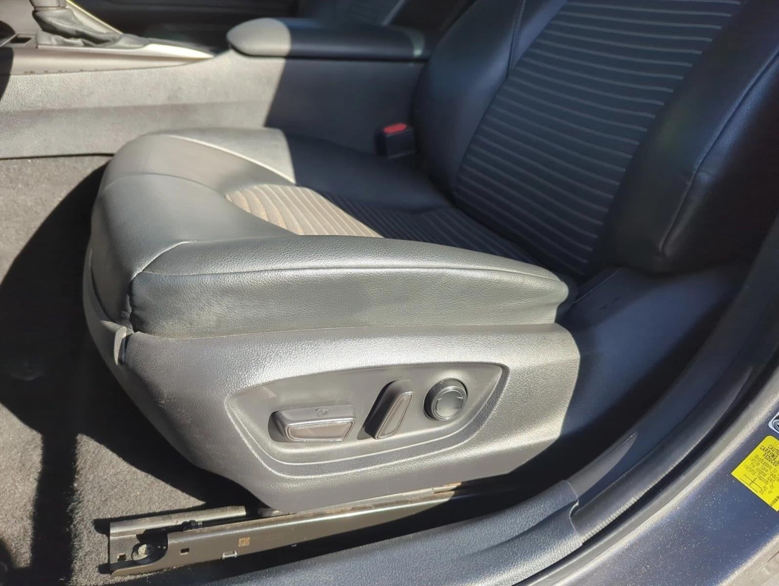 2021 Toyota Camry SE Auto (SE)