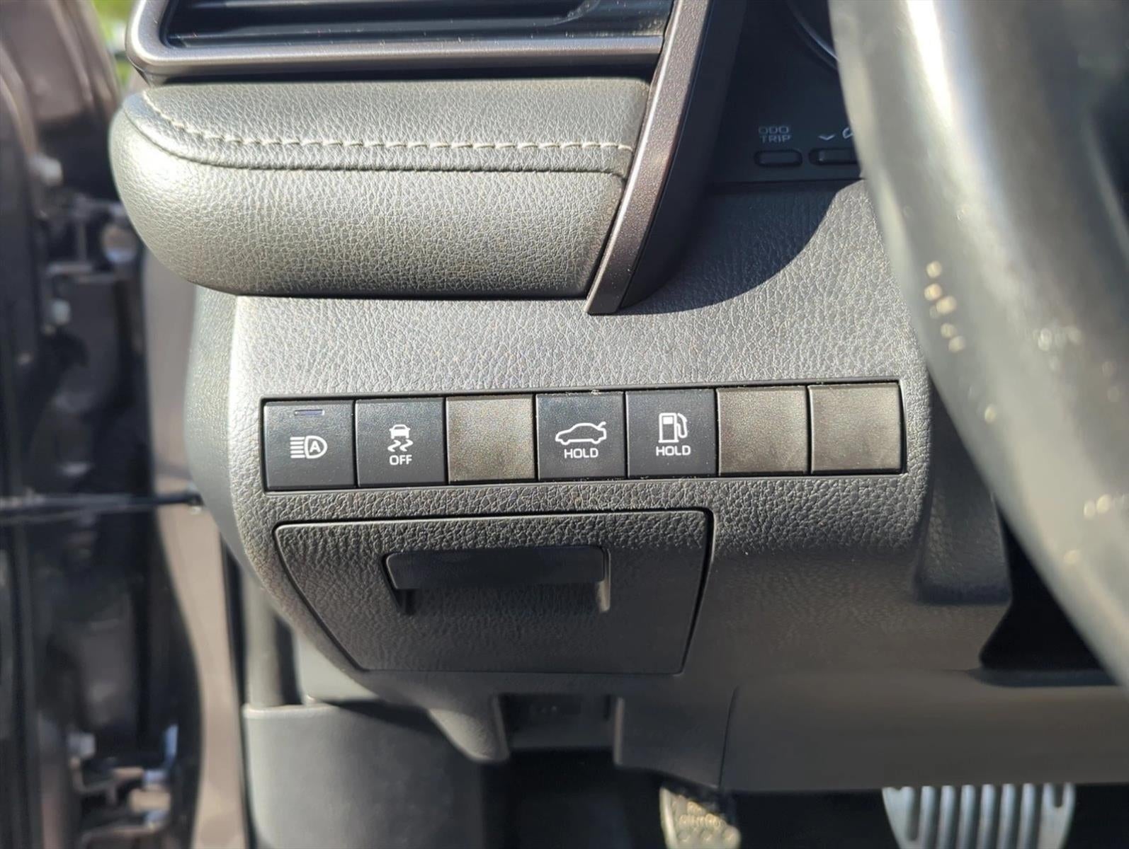 2021 Toyota Camry SE Auto (SE)