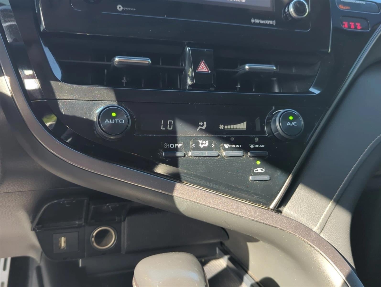 2021 Toyota Camry SE Auto (SE)