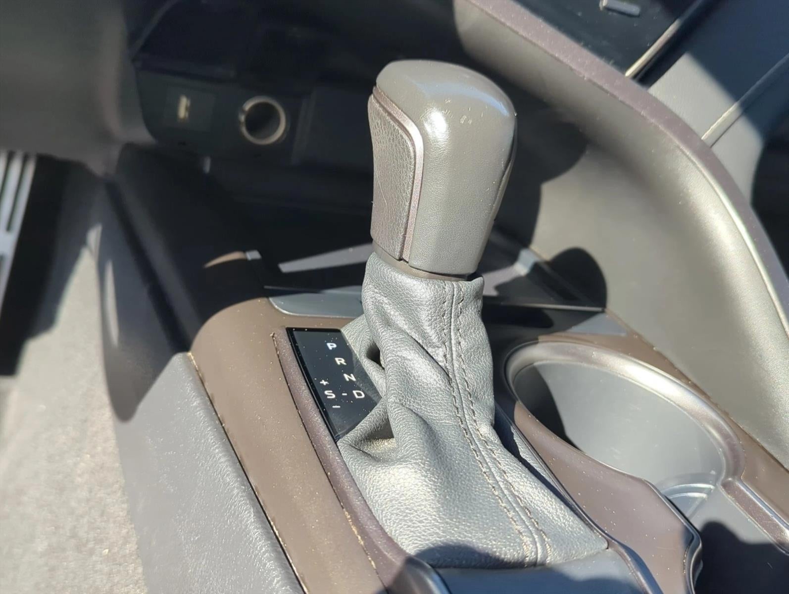 2021 Toyota Camry SE Auto (SE)