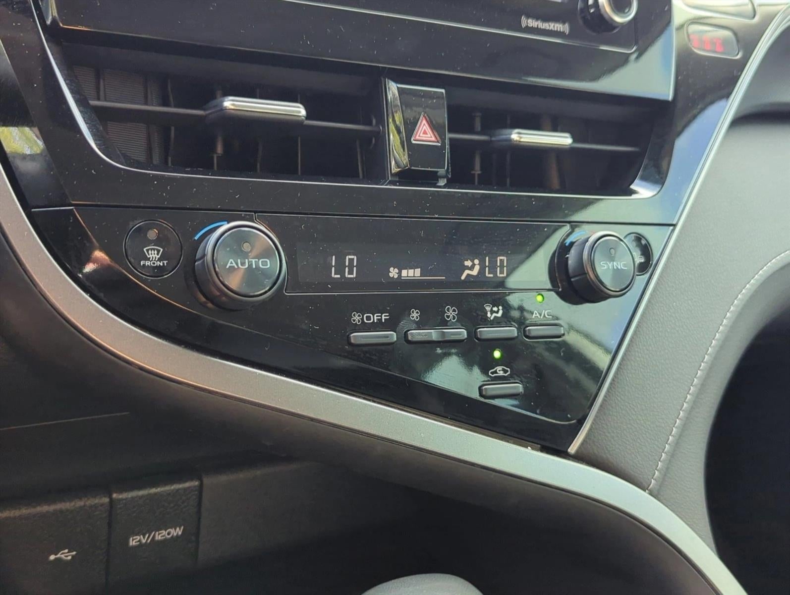 2024 Toyota Camry SE Auto (SE)