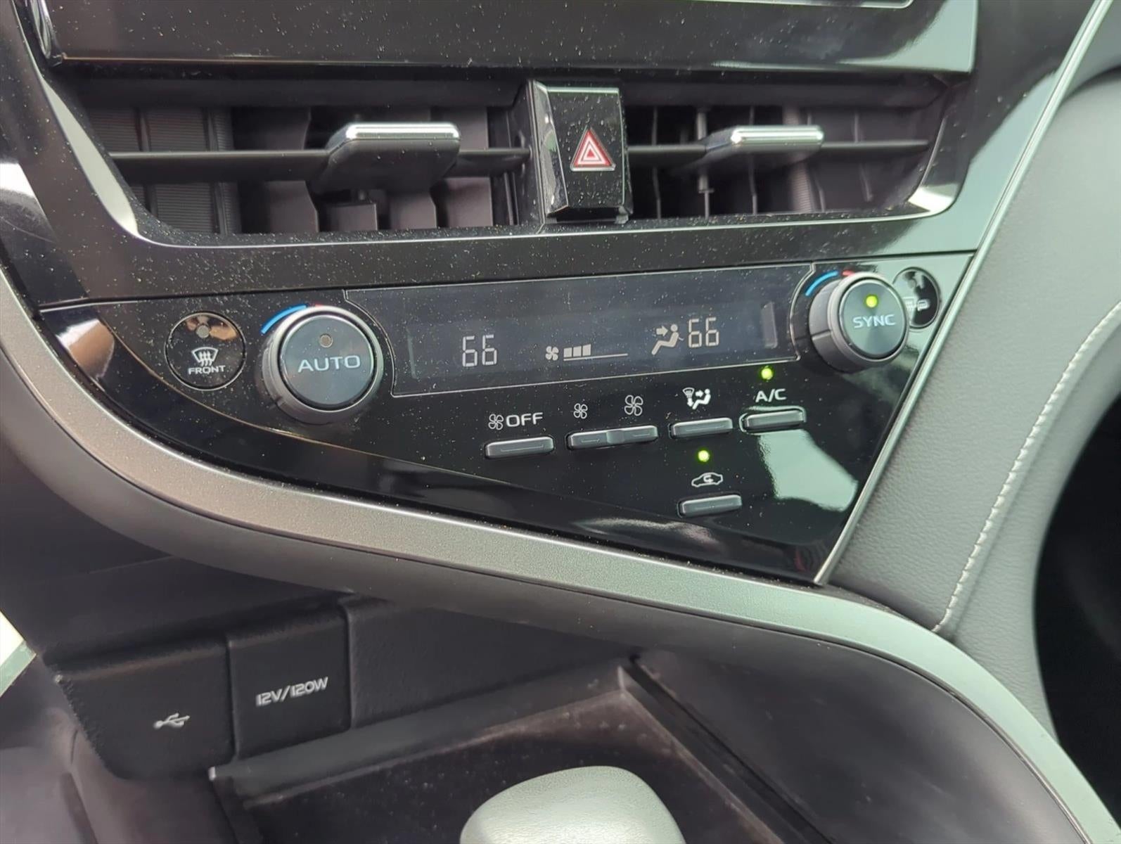 2024 Toyota Camry SE Auto (SE)