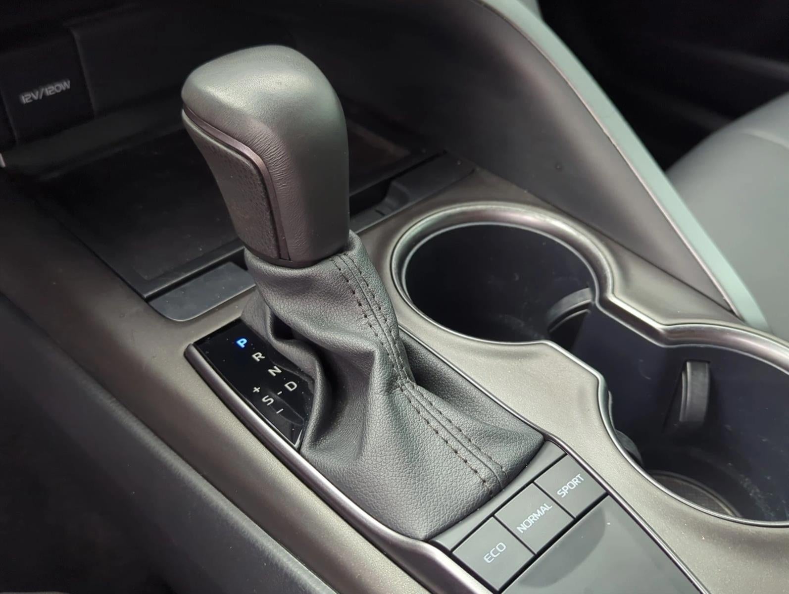 2024 Toyota Camry SE Auto (SE)