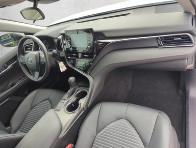2024 Toyota Camry SE Auto (SE)