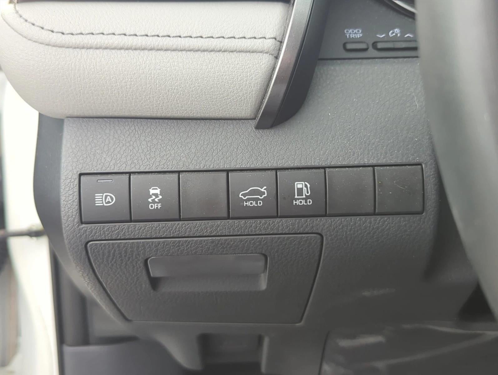 2023 Toyota Camry SE Auto (SE)