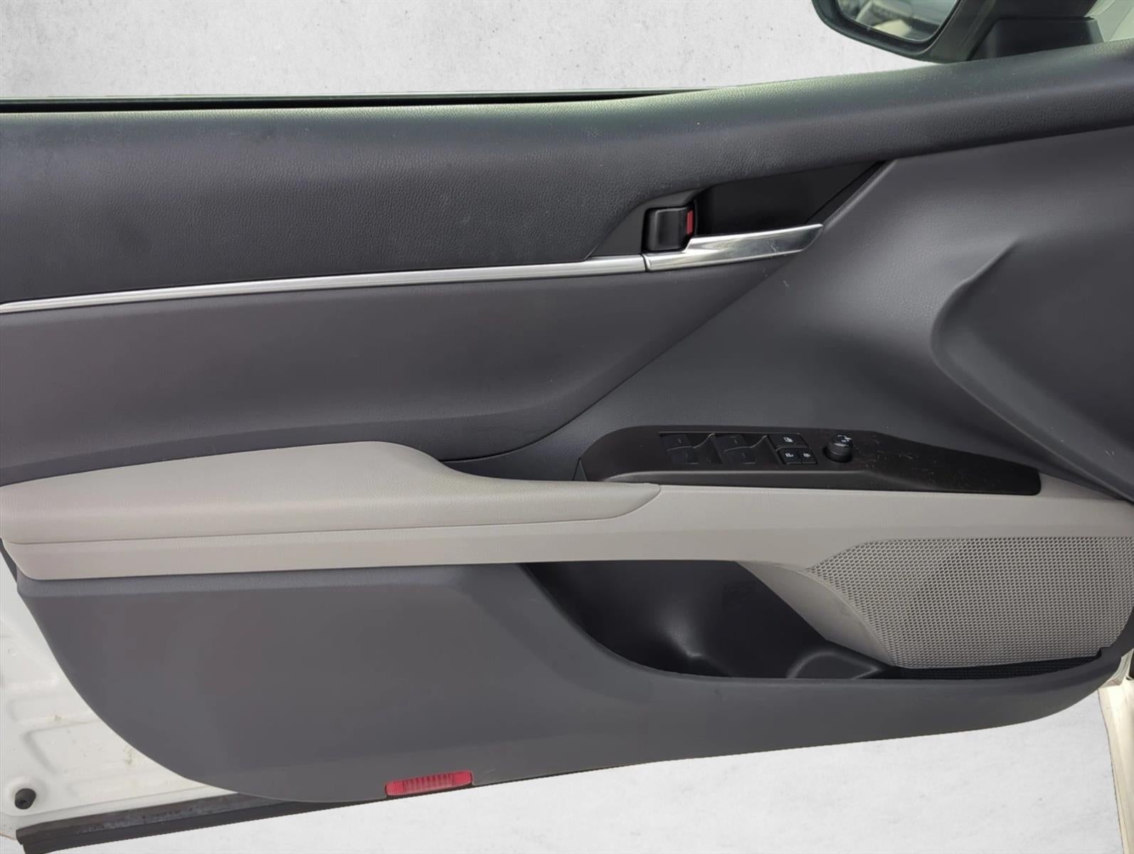 2023 Toyota Camry SE Auto (SE)