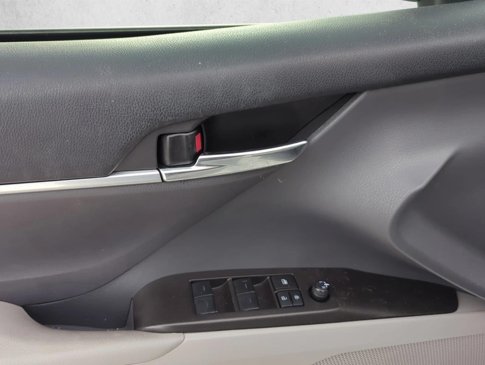 2023 Toyota Camry SE Auto (SE)