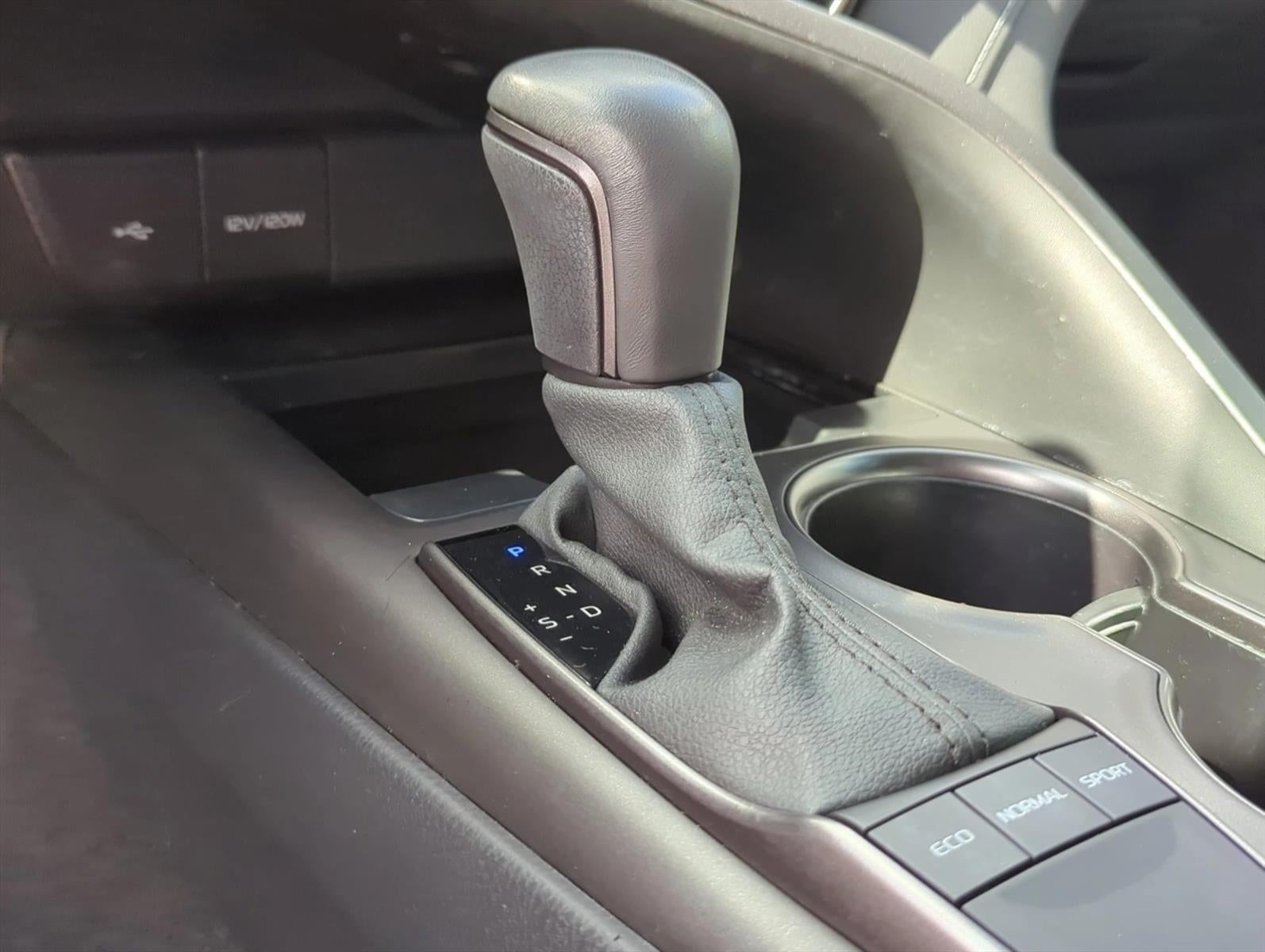 2024 Toyota Camry SE Auto (SE)