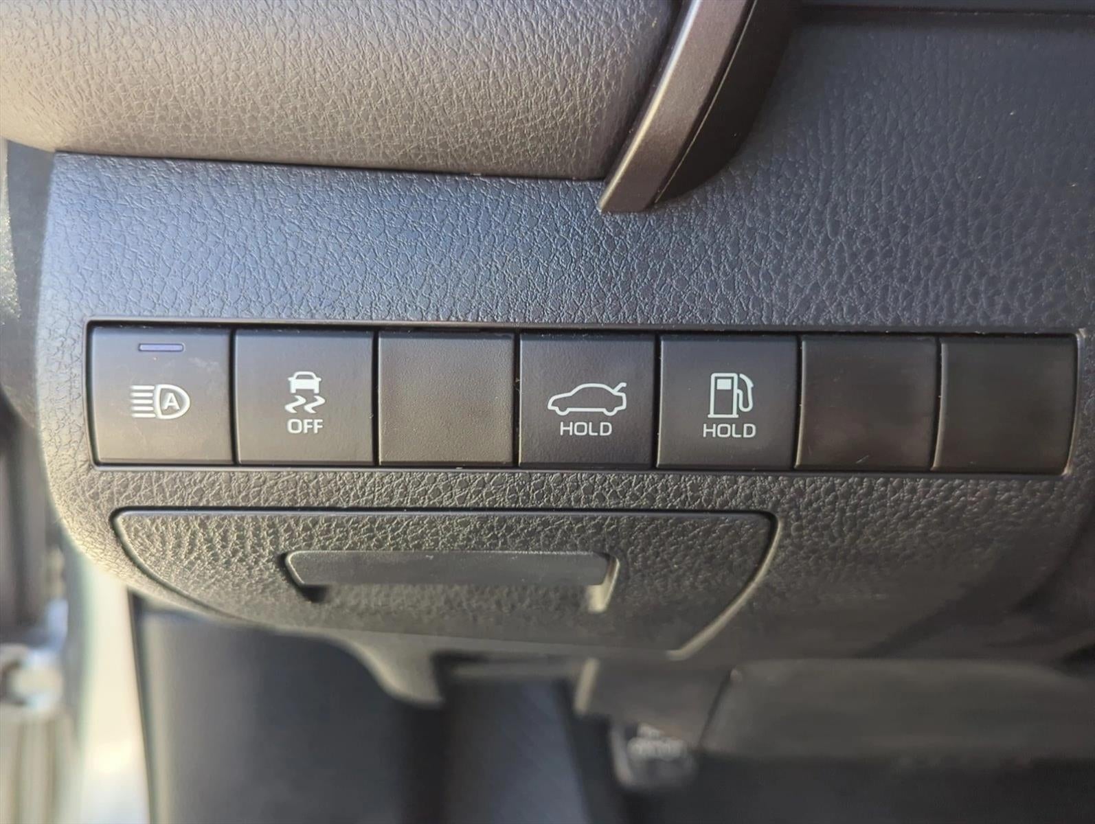 2022 Toyota Camry SE Auto (SE)