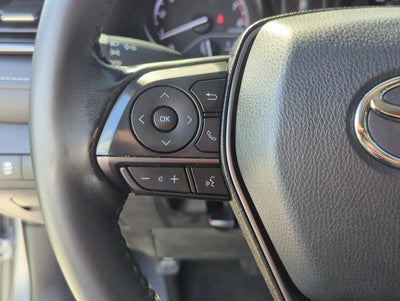 2022 Toyota Camry SE Auto (SE)