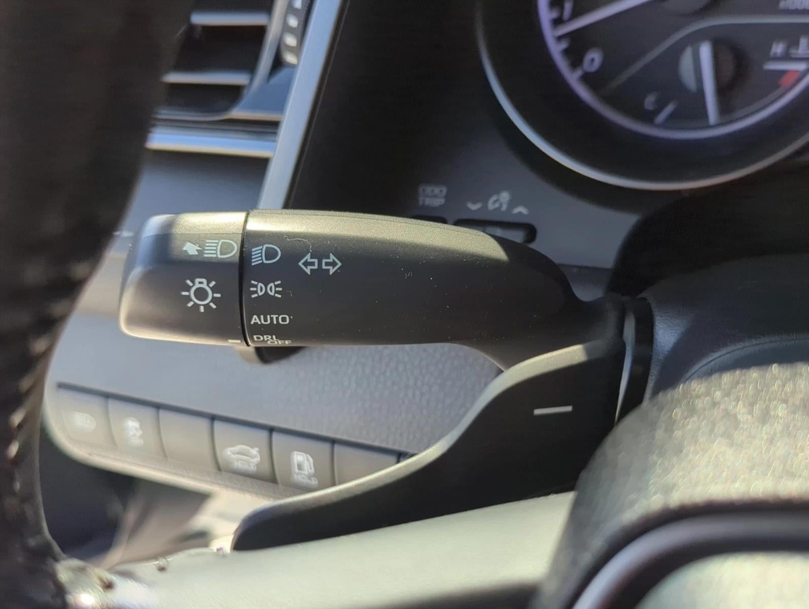 2022 Toyota Camry SE Auto (SE)