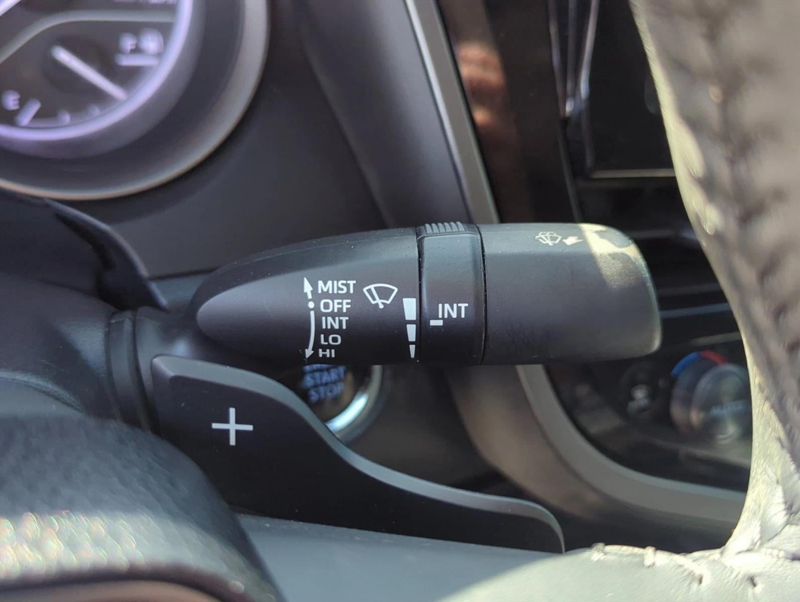 2022 Toyota Camry SE Auto (SE)