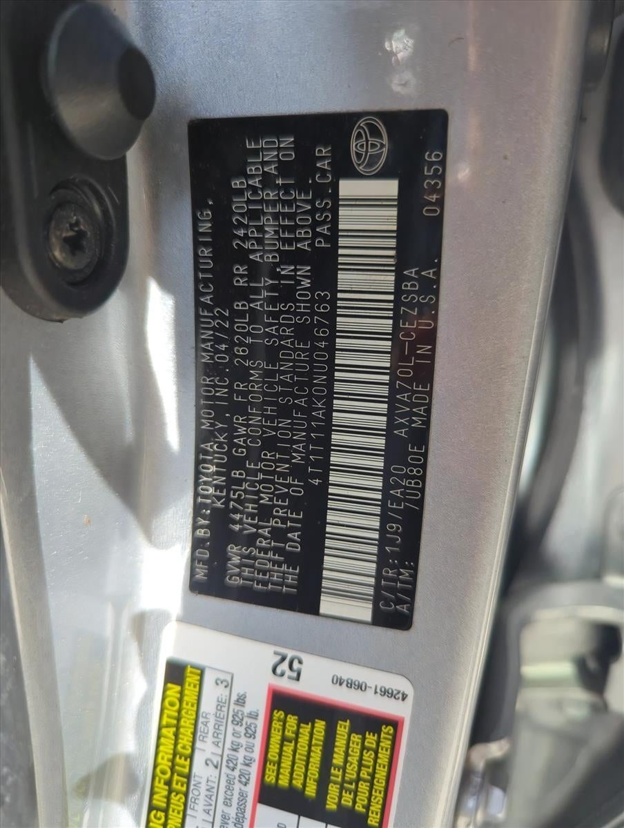 2022 Toyota Camry SE Auto (SE)