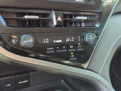 2022 Toyota Camry SE Auto (SE)