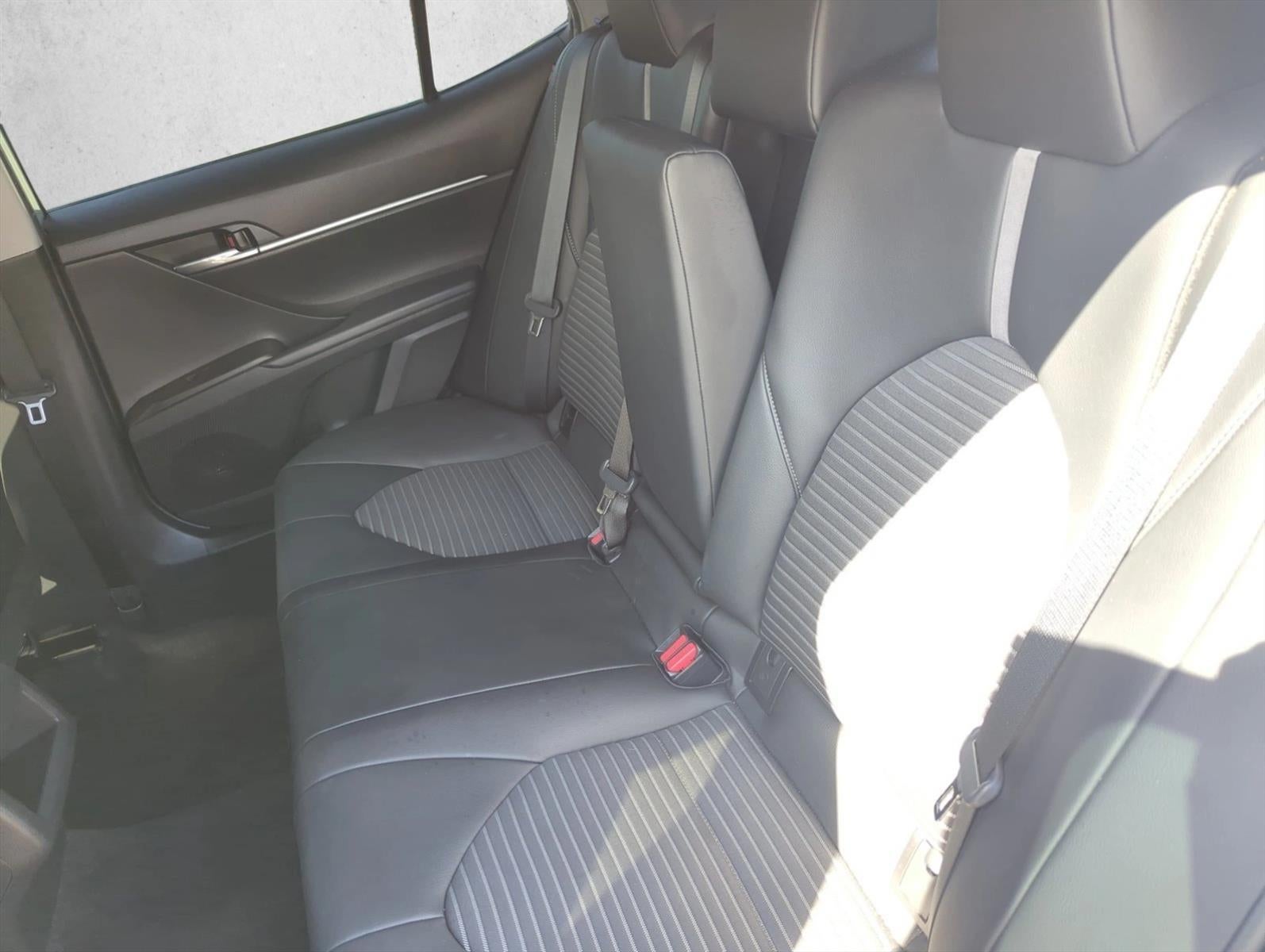 2022 Toyota Camry SE Auto (SE)