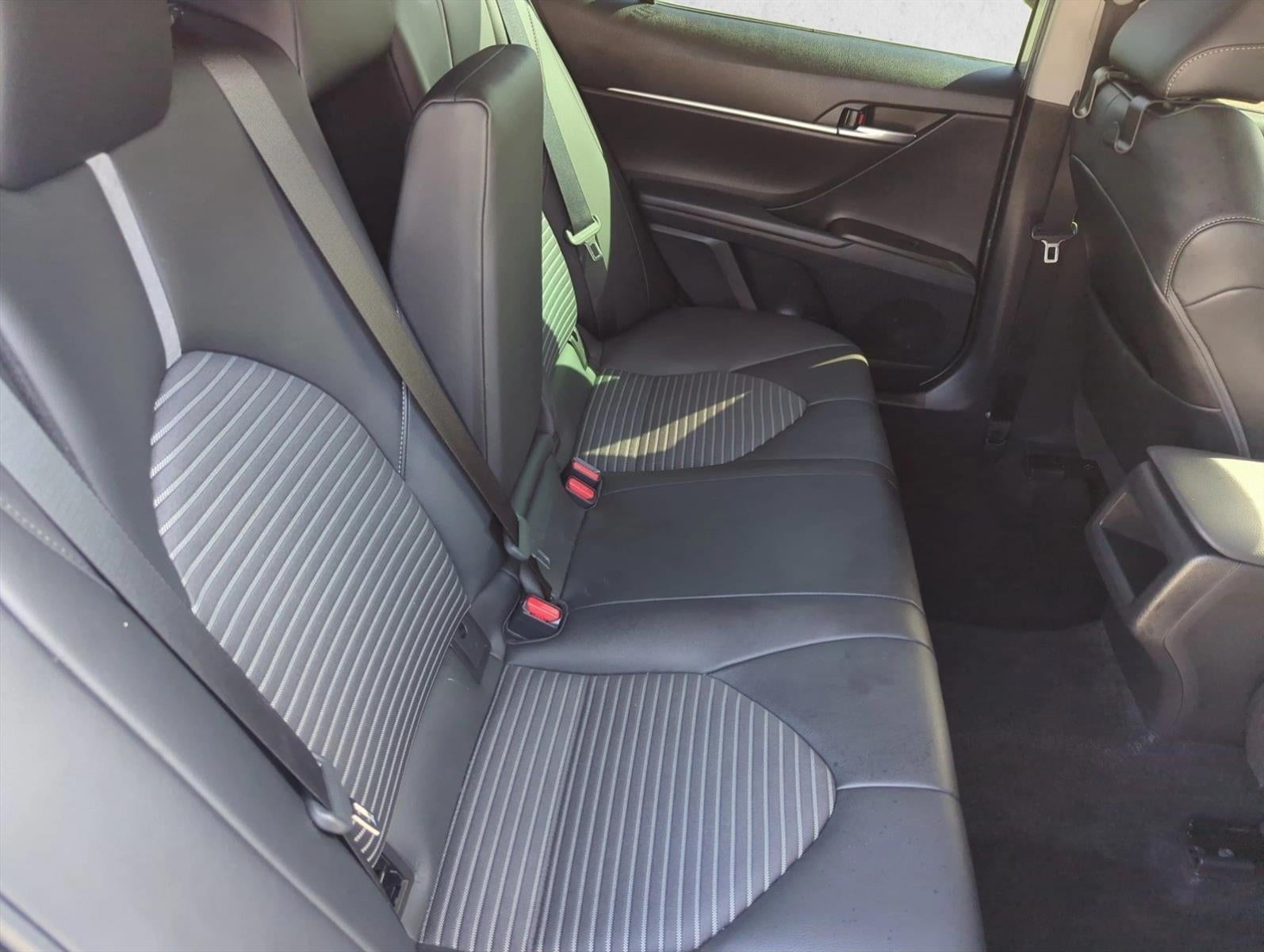 2022 Toyota Camry SE Auto (SE)