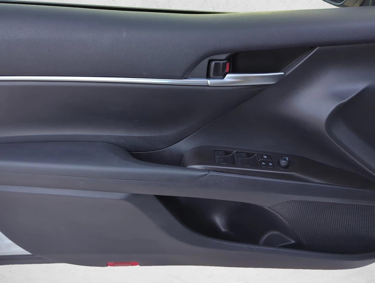 2024 Toyota Camry SE Auto (SE)