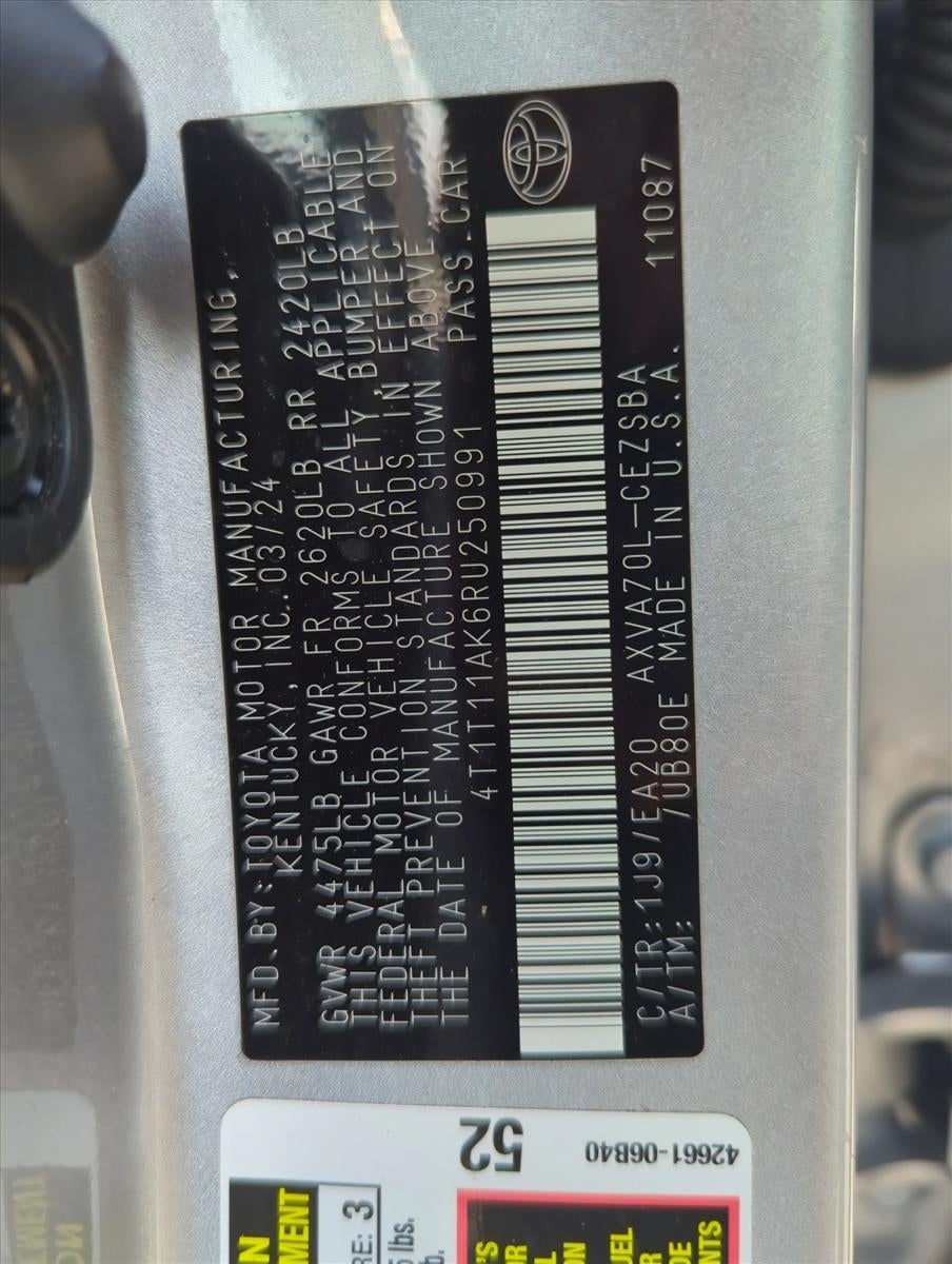 2024 Toyota Camry SE Auto (SE)