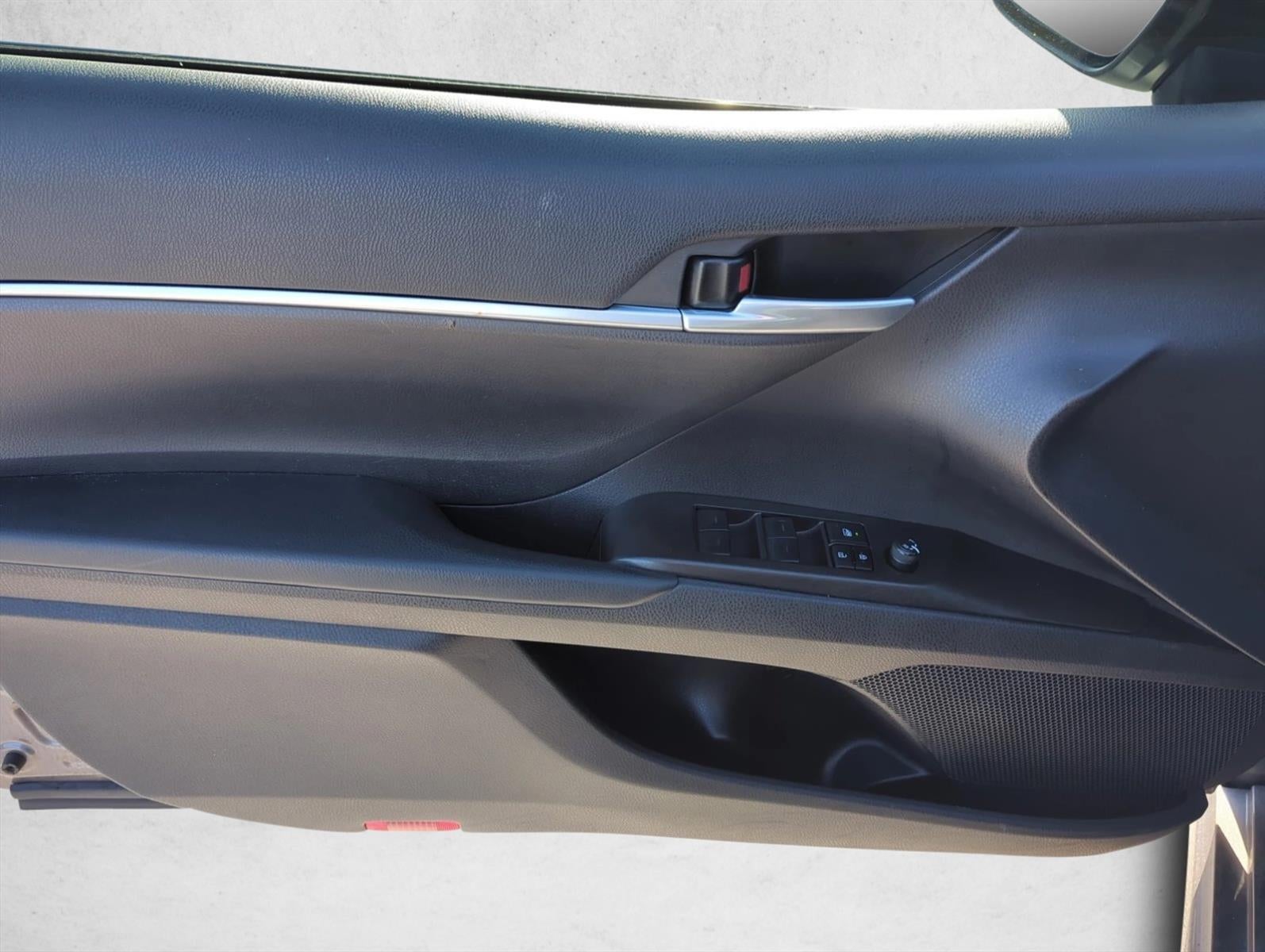 2023 Toyota Camry SE Auto (SE)