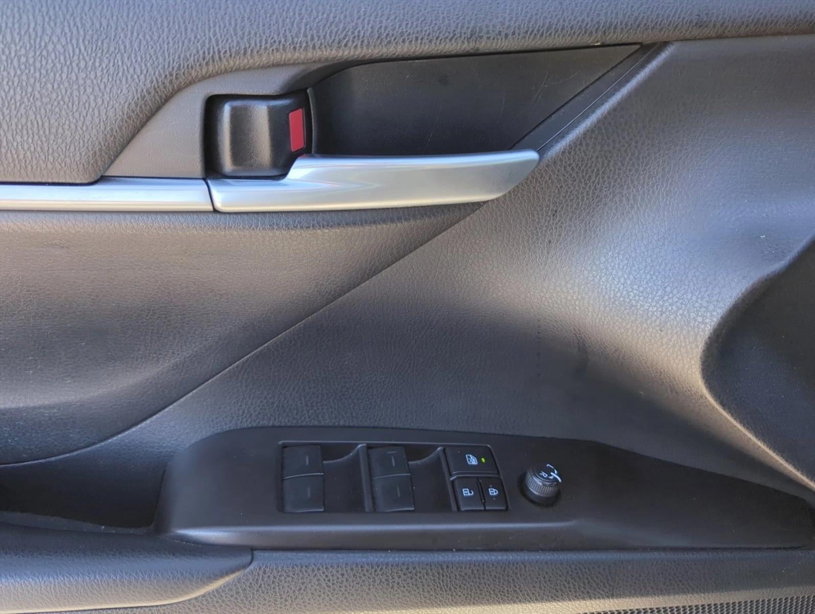 2023 Toyota Camry SE Auto (SE)