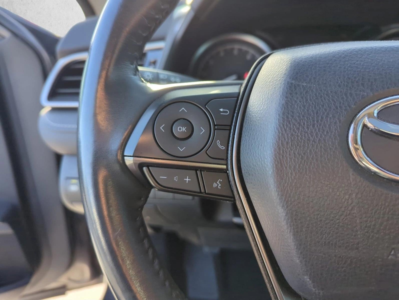 2023 Toyota Camry SE Auto (SE)