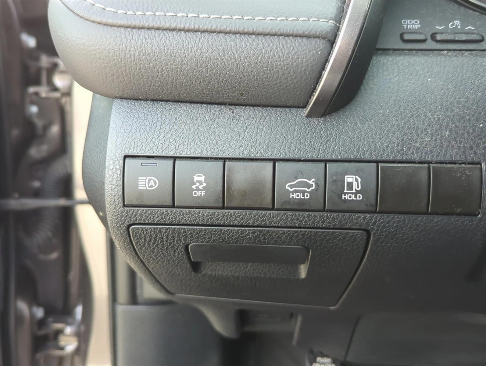 2024 Toyota Camry SE Auto (SE)