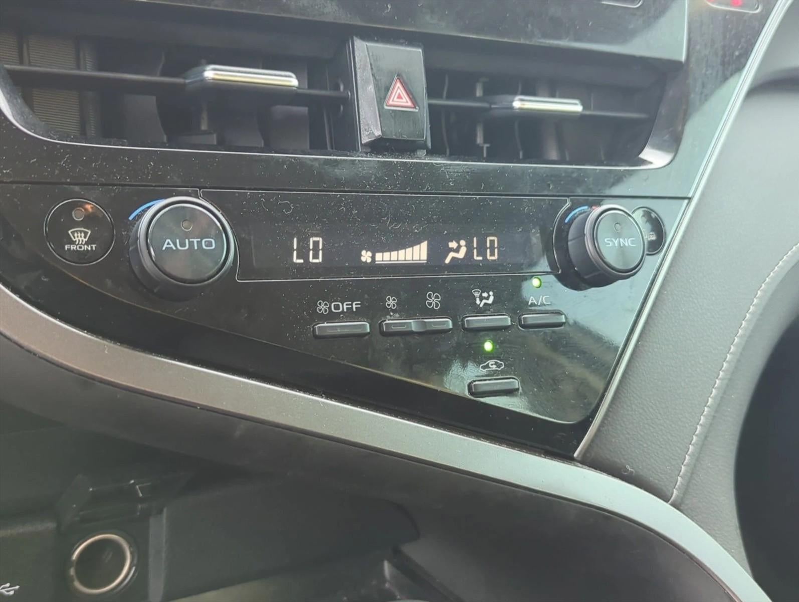 2024 Toyota Camry SE Auto (SE)