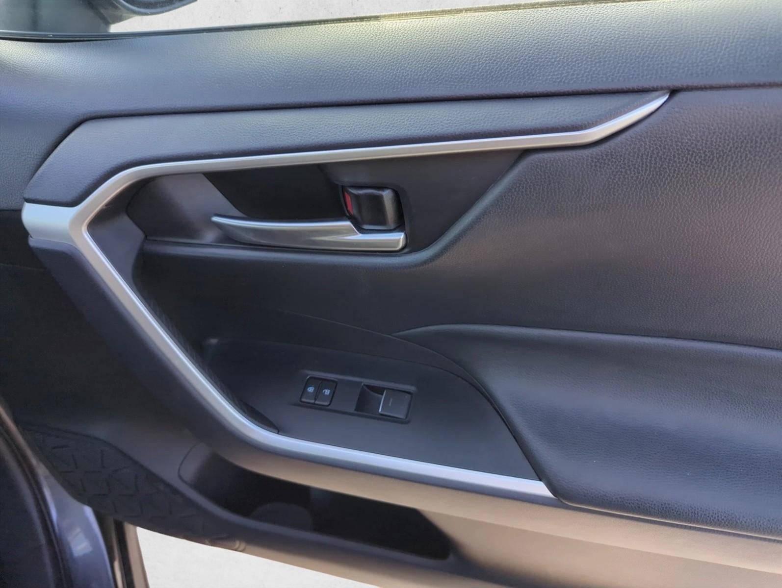2022 Toyota RAV4 Hybrid XLE AWD (Natl)