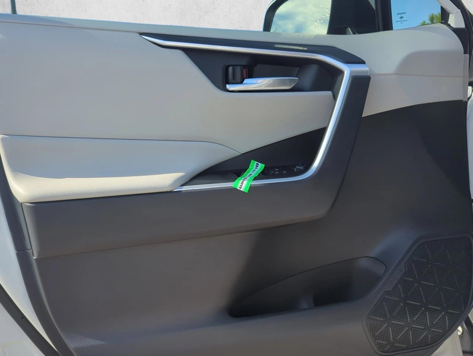 2025 Toyota RAV4 Hybrid XLE AWD (Natl)