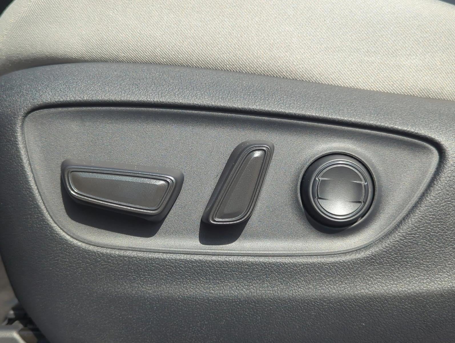 2025 Toyota RAV4 Hybrid XLE AWD (Natl)