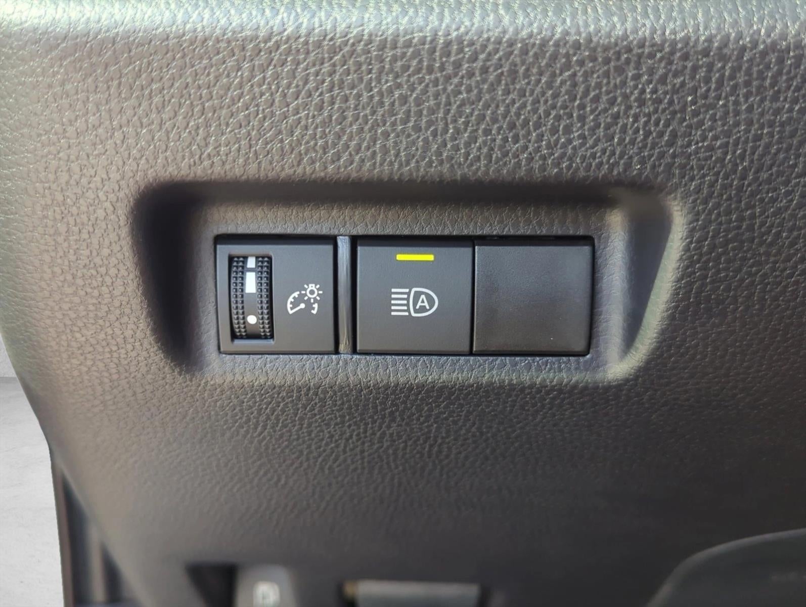 2025 Toyota RAV4 Hybrid XLE AWD (Natl)