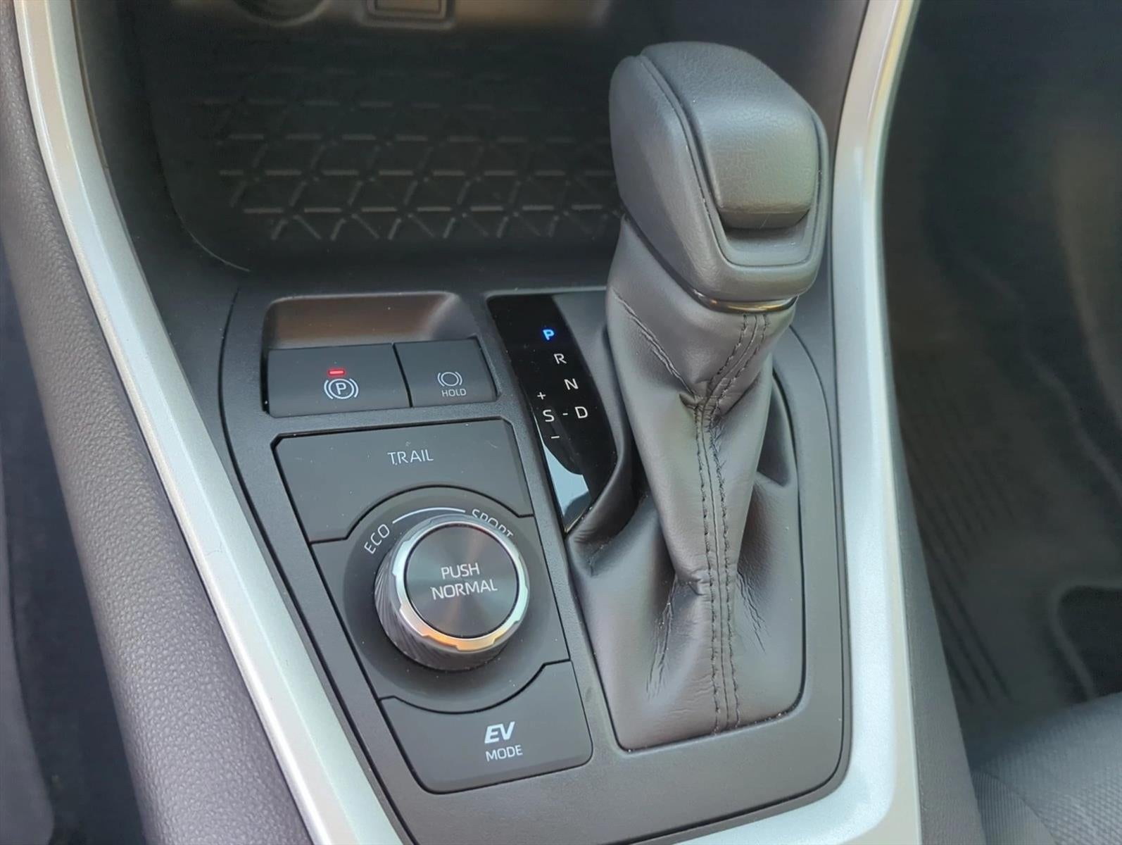 2025 Toyota RAV4 Hybrid XLE AWD (Natl)