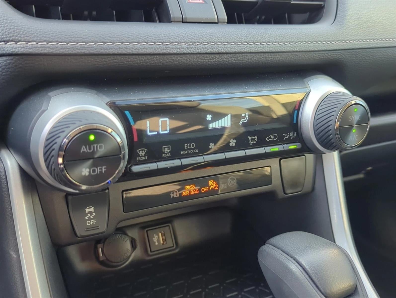 2025 Toyota RAV4 Hybrid XLE AWD (Natl)