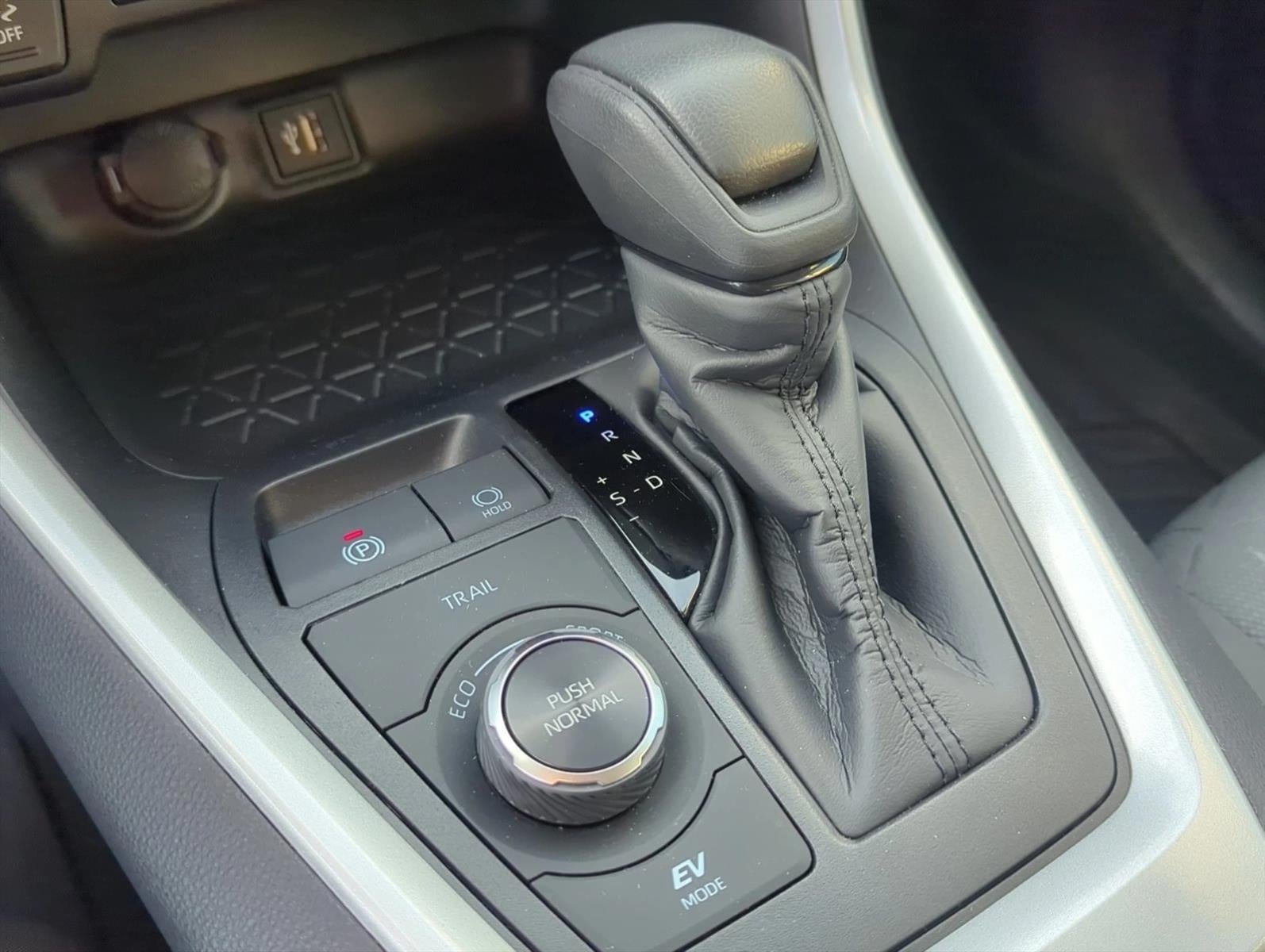2025 Toyota RAV4 Hybrid XLE AWD (Natl)