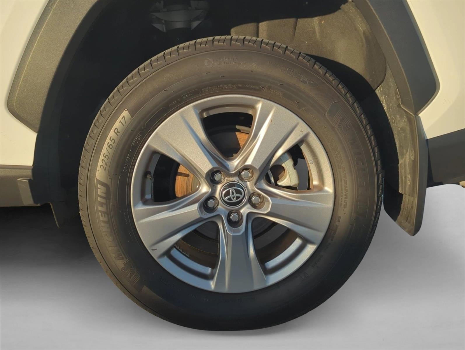 2025 Toyota RAV4 Hybrid XLE AWD (Natl)