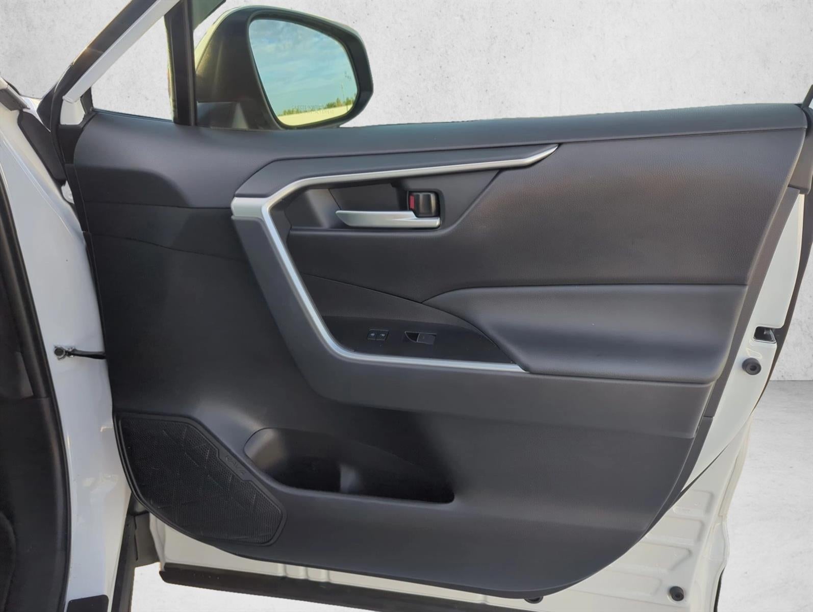2025 Toyota RAV4 Hybrid XLE AWD (Natl)