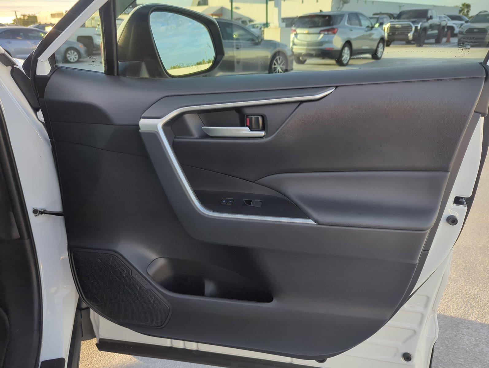 2025 Toyota RAV4 Hybrid XLE AWD (Natl)
