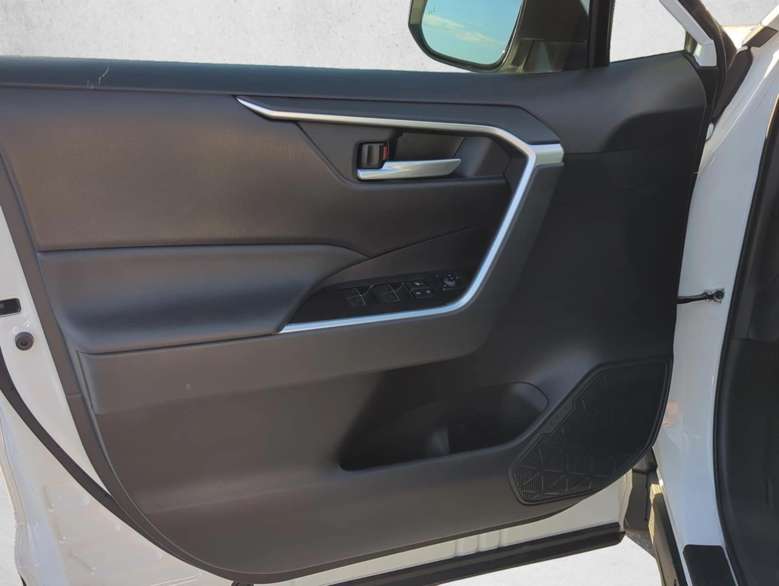 2025 Toyota RAV4 Hybrid XLE AWD (Natl)