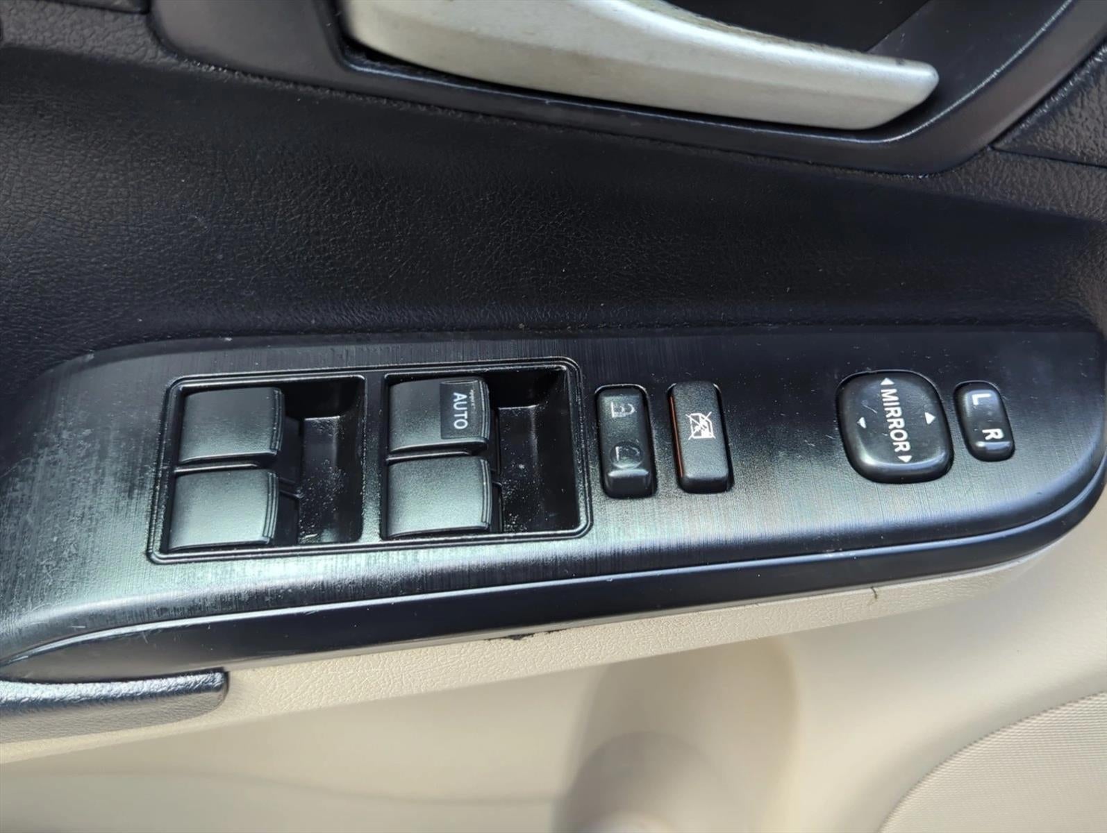 2012 Toyota Camry 4dr Sdn I4 Auto LE (Natl)