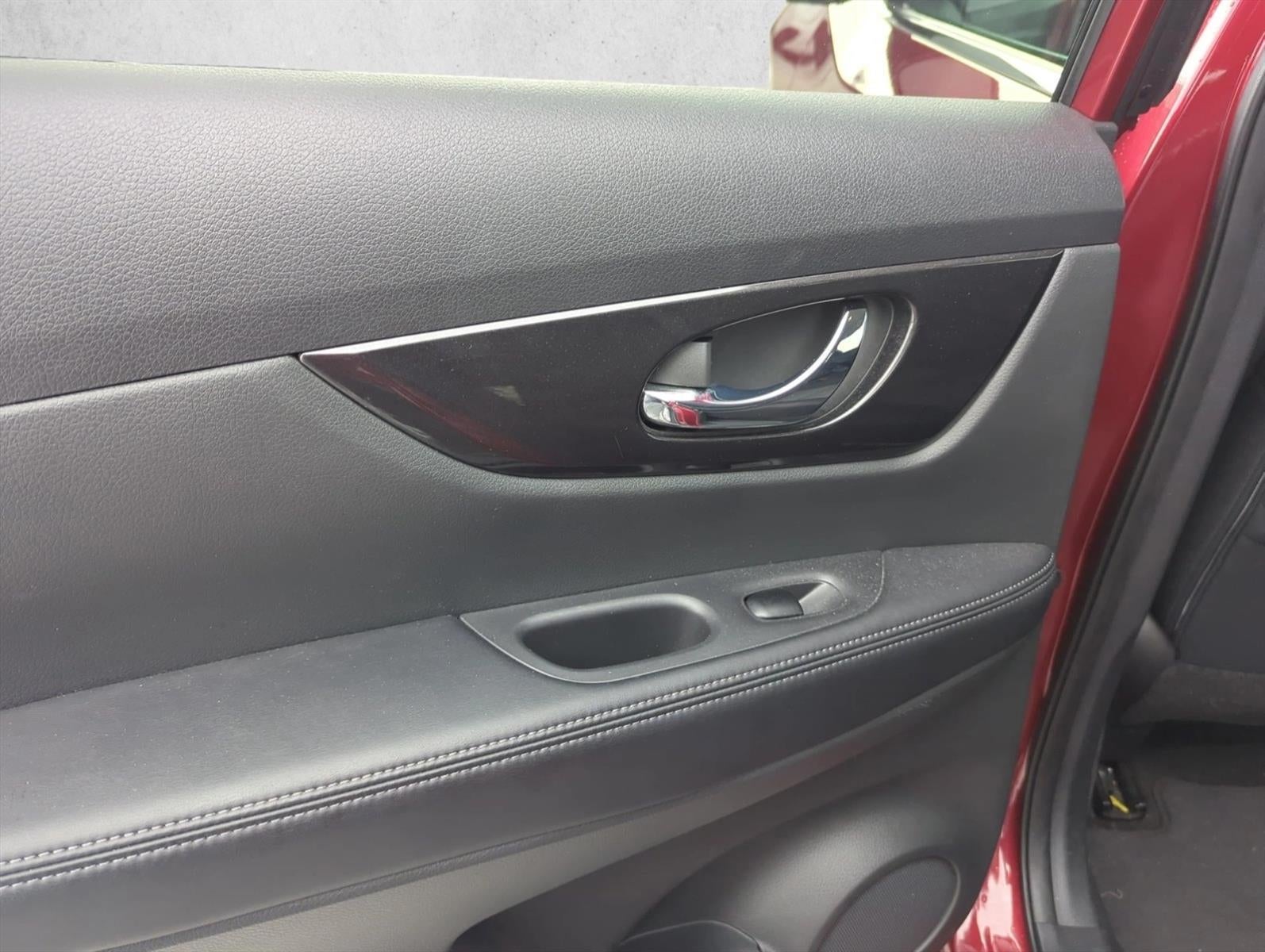 2018 Nissan Rogue FWD SV