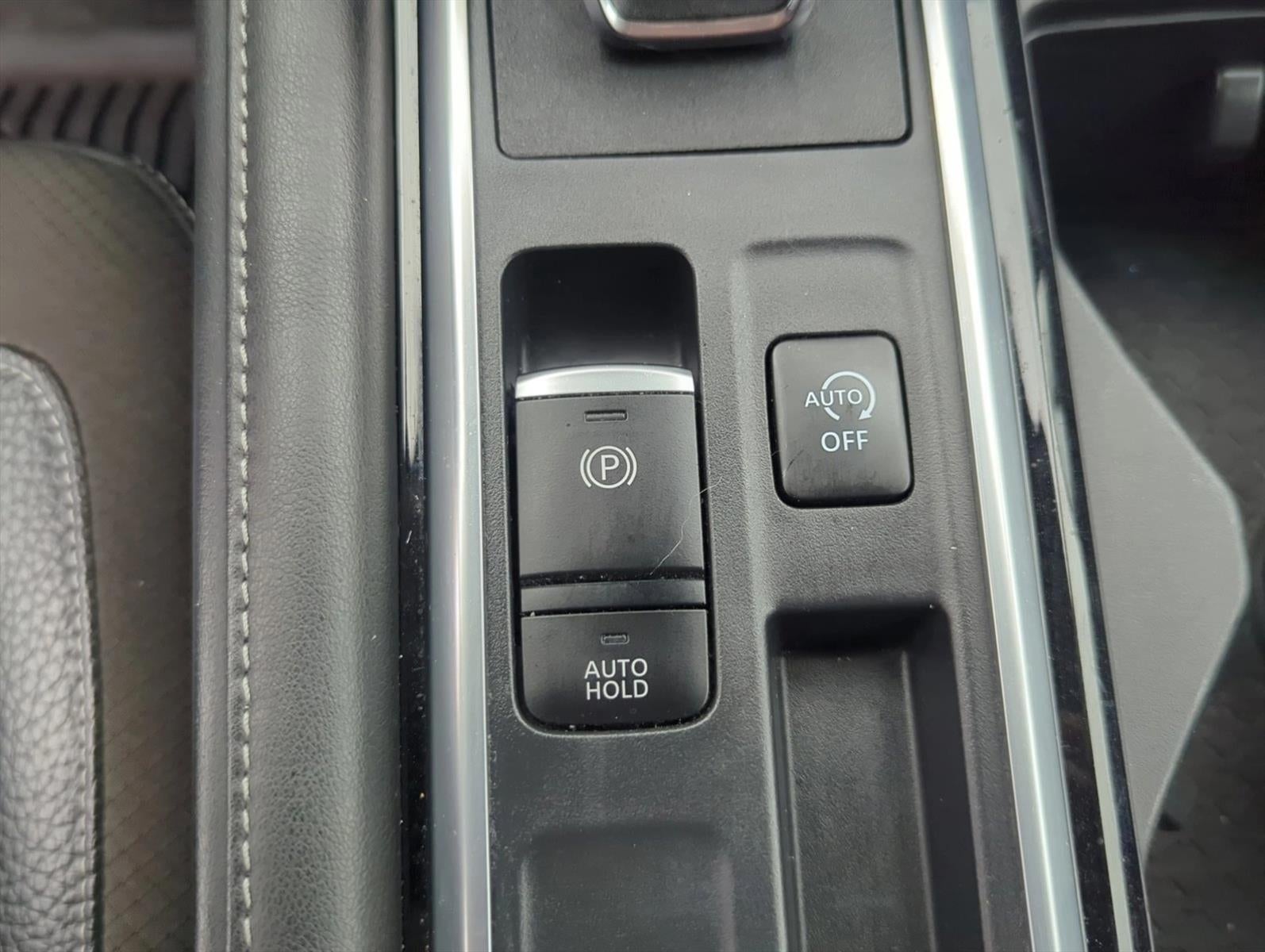 2022 Nissan Pathfinder SL 2WD