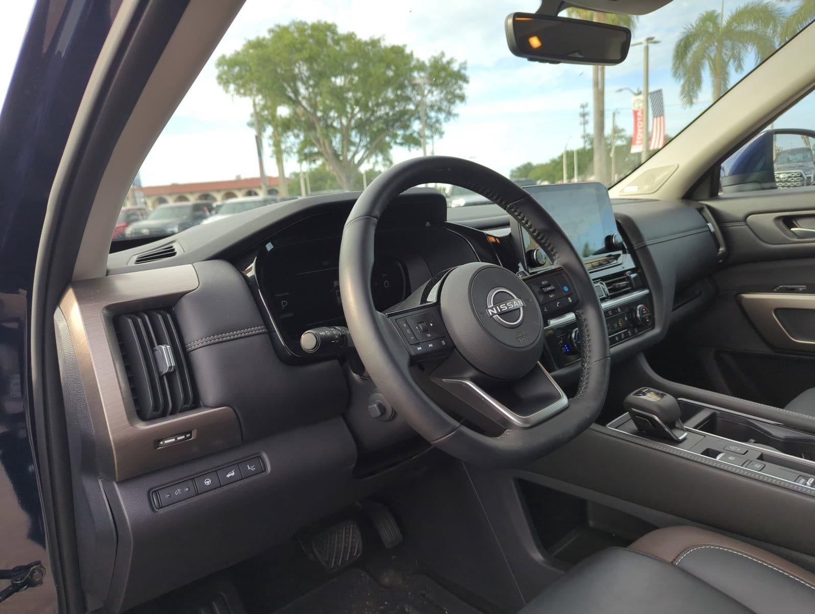 2025 Nissan Pathfinder Platinum 2WD