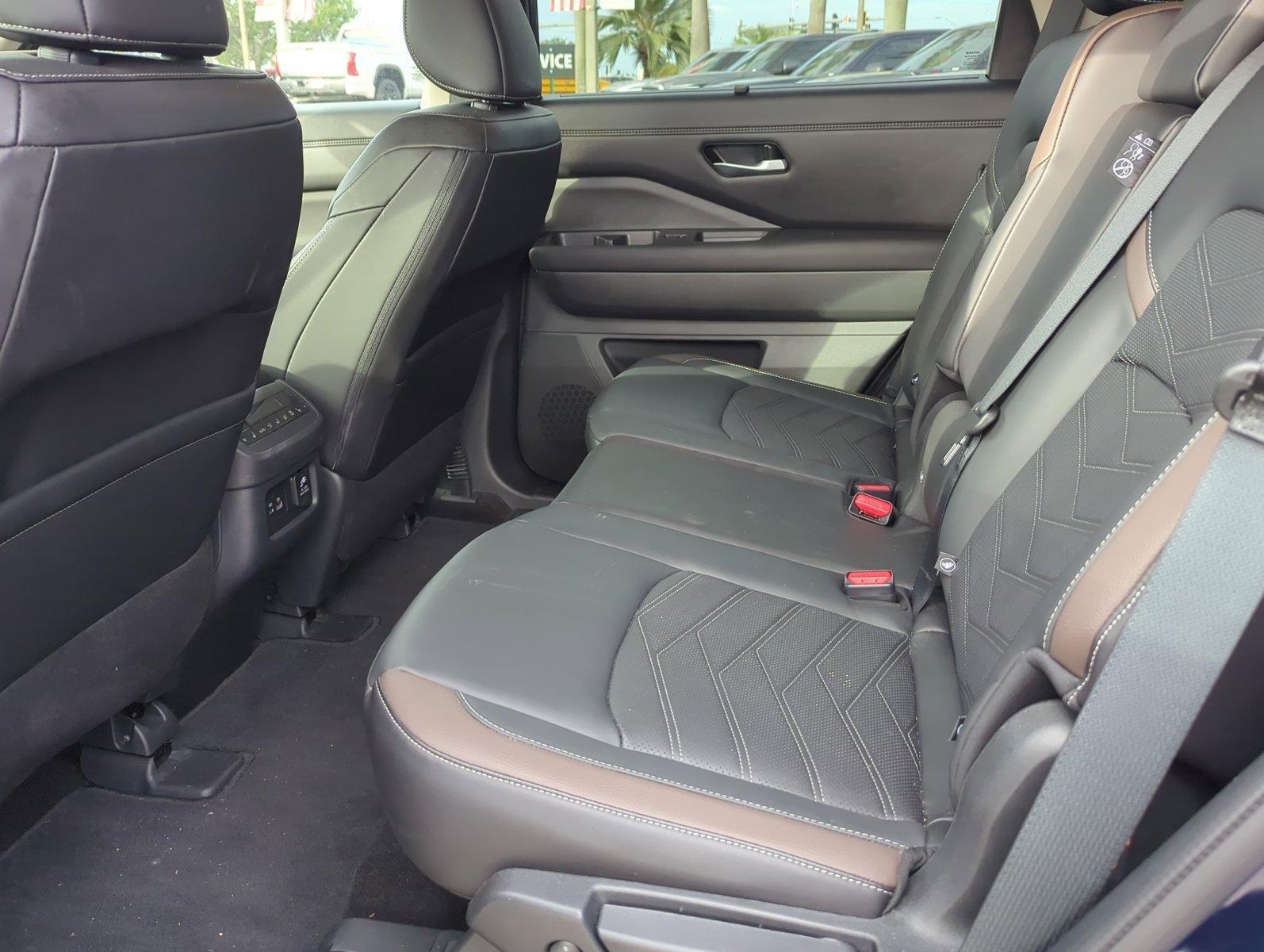 2025 Nissan Pathfinder Platinum 2WD