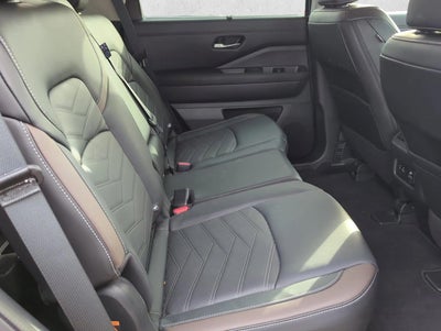 2025 Nissan Pathfinder Platinum 2WD