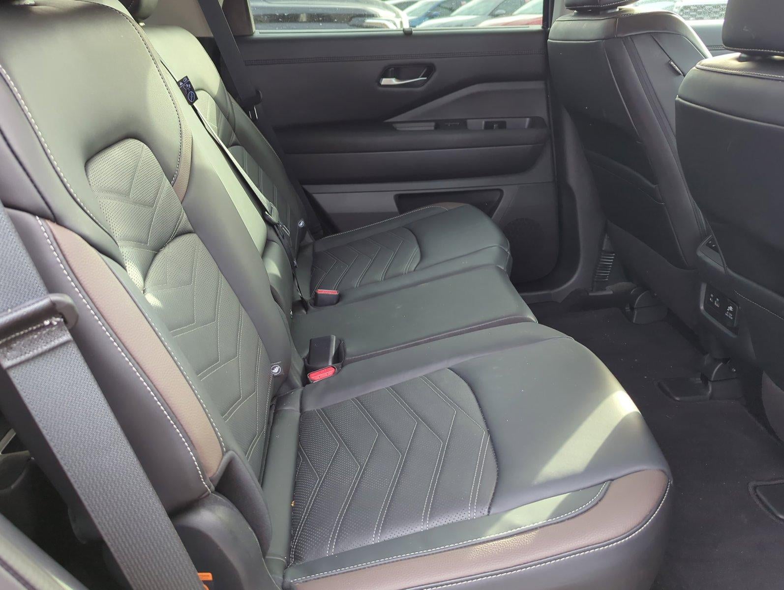 2025 Nissan Pathfinder Platinum 2WD