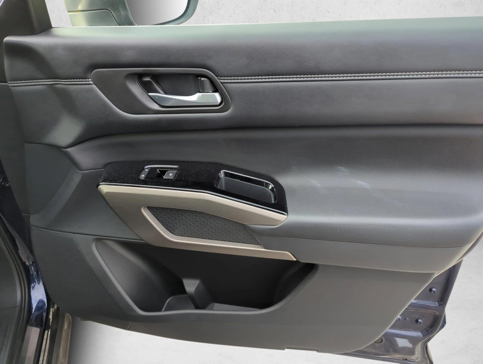 2025 Nissan Pathfinder Platinum 2WD