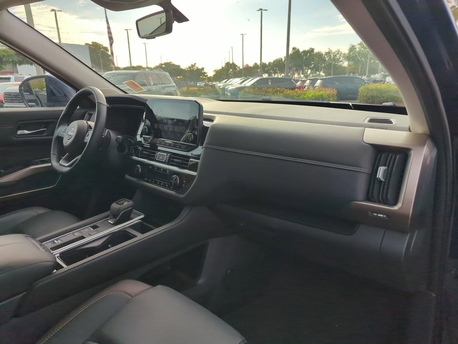 2025 Nissan Pathfinder Platinum 2WD