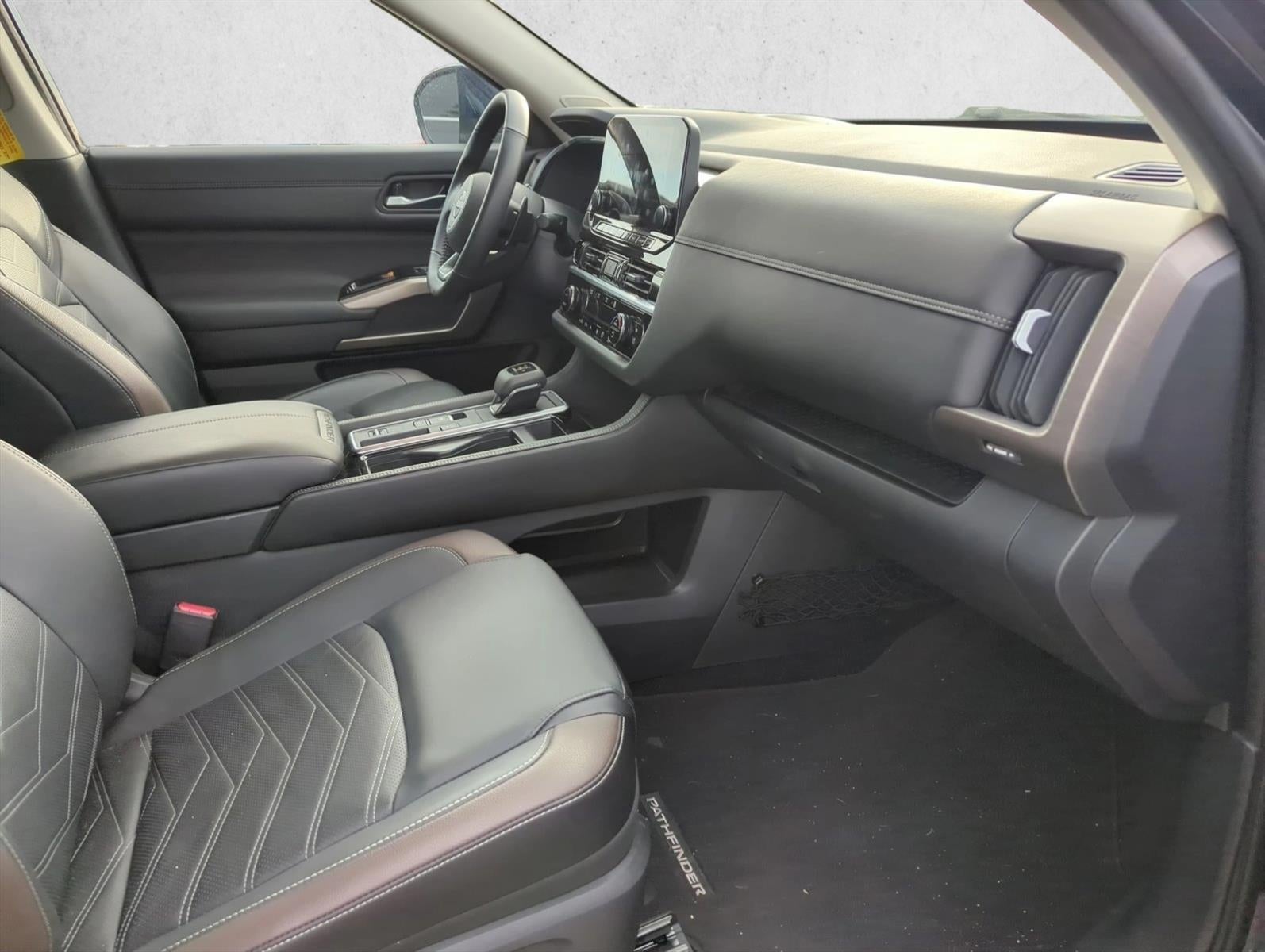 2025 Nissan Pathfinder Platinum 2WD
