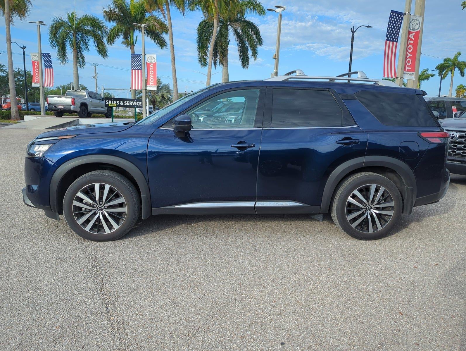 2025 Nissan Pathfinder Platinum 2WD