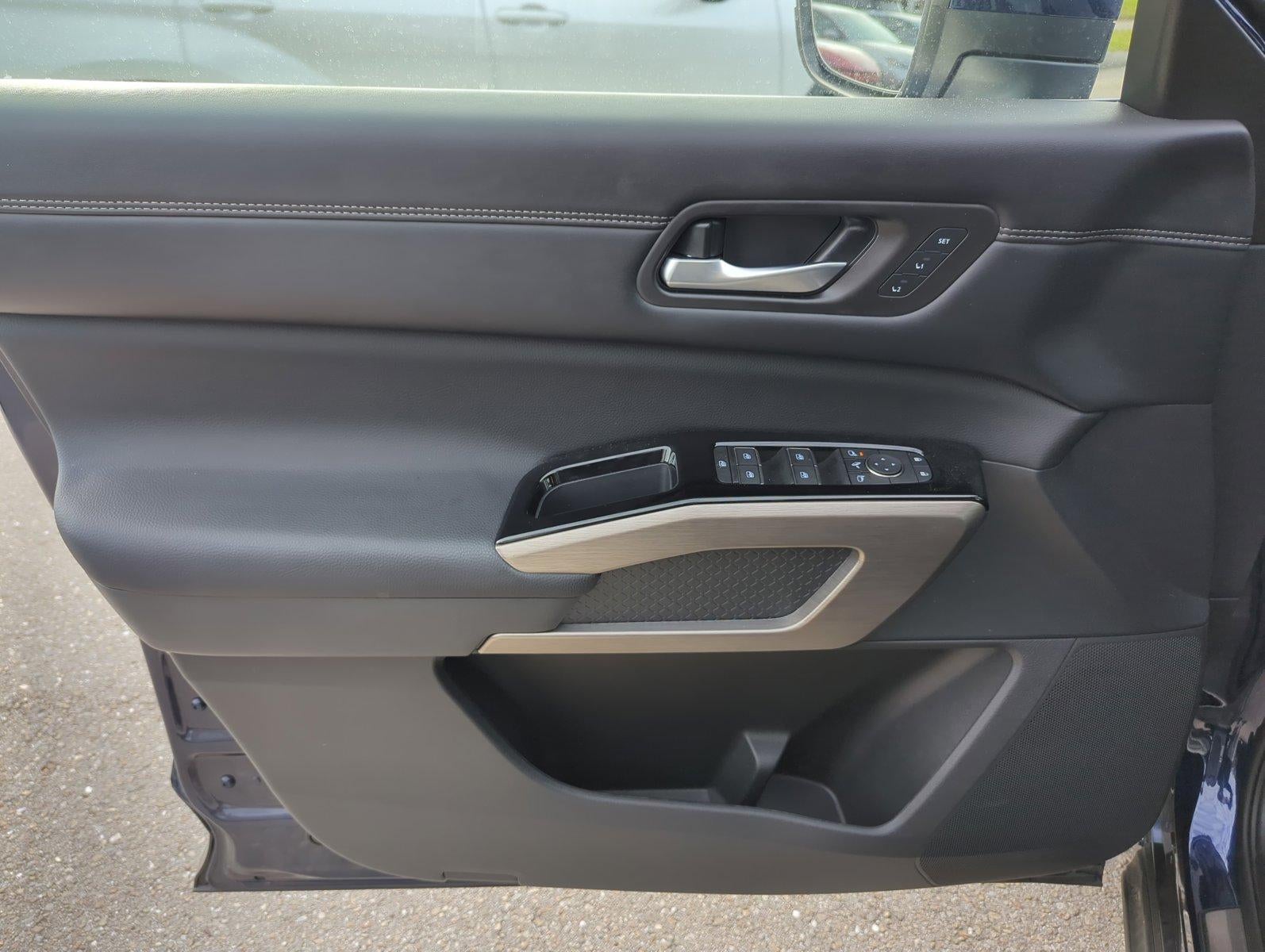 2025 Nissan Pathfinder Platinum 2WD